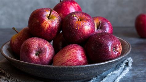 Apples 101: Benefits, Weight Loss Potential, Side .